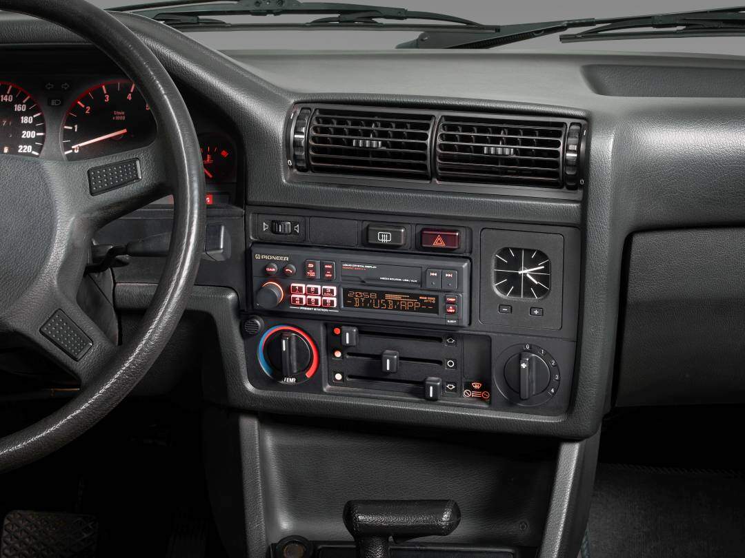 Pioneer SXT-C10PS im BMW E30